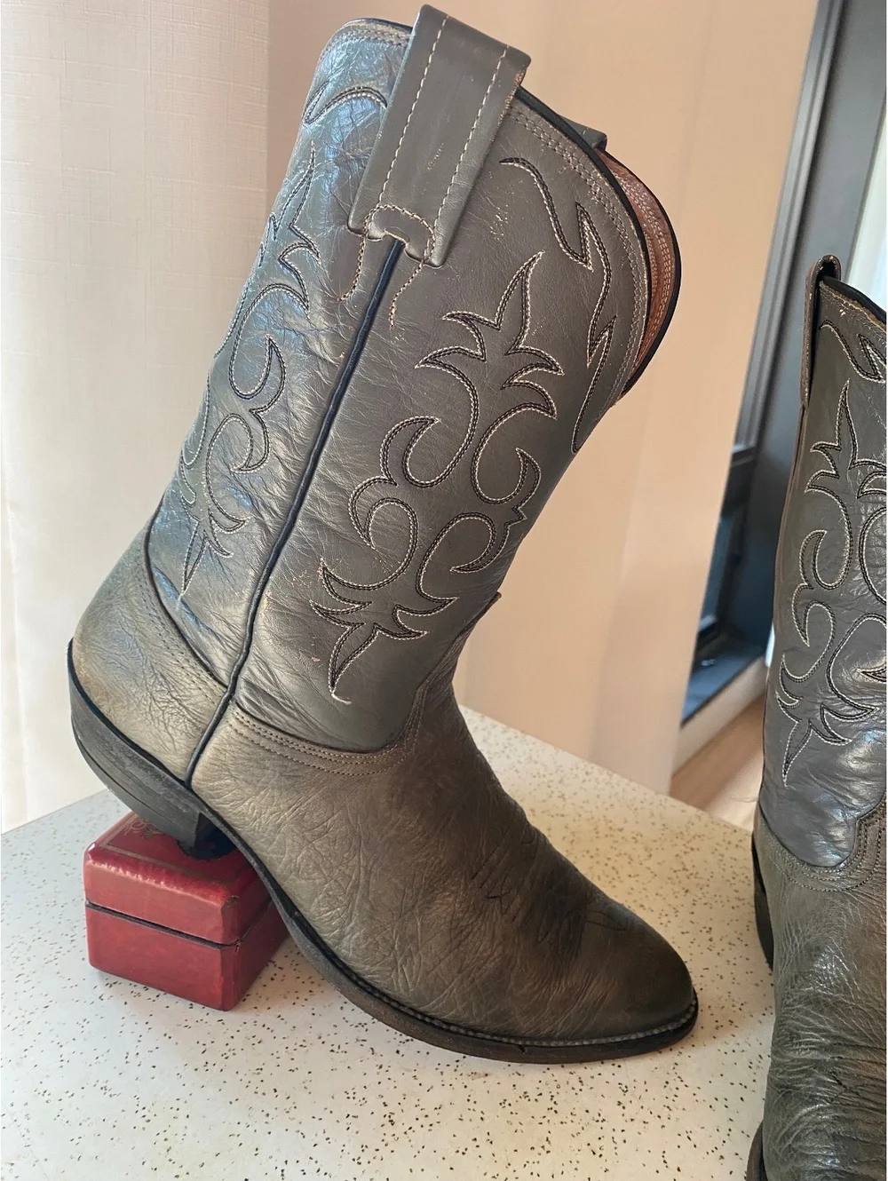Nocona leather gray two tone pointed toe pull on cowboy boots 10D men’s vintage